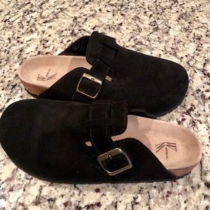 NEW White Mountain black suede mules